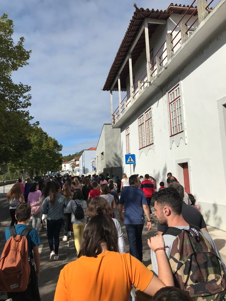alunos pelas ruas de vinhais